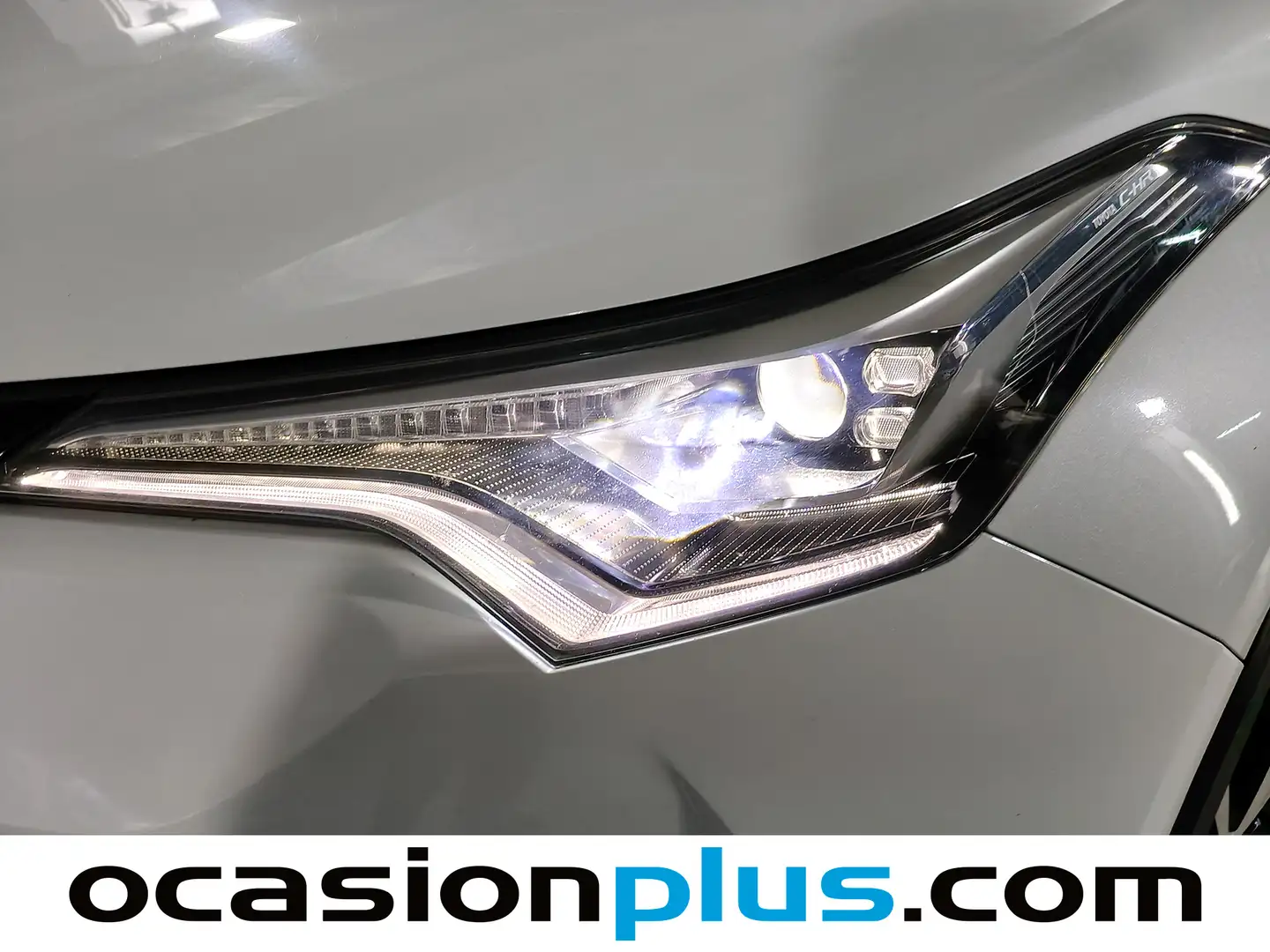 Foto Toyota C-HR Toyota C-HR 1.8 125H Dynamic Plus (122 CV)
