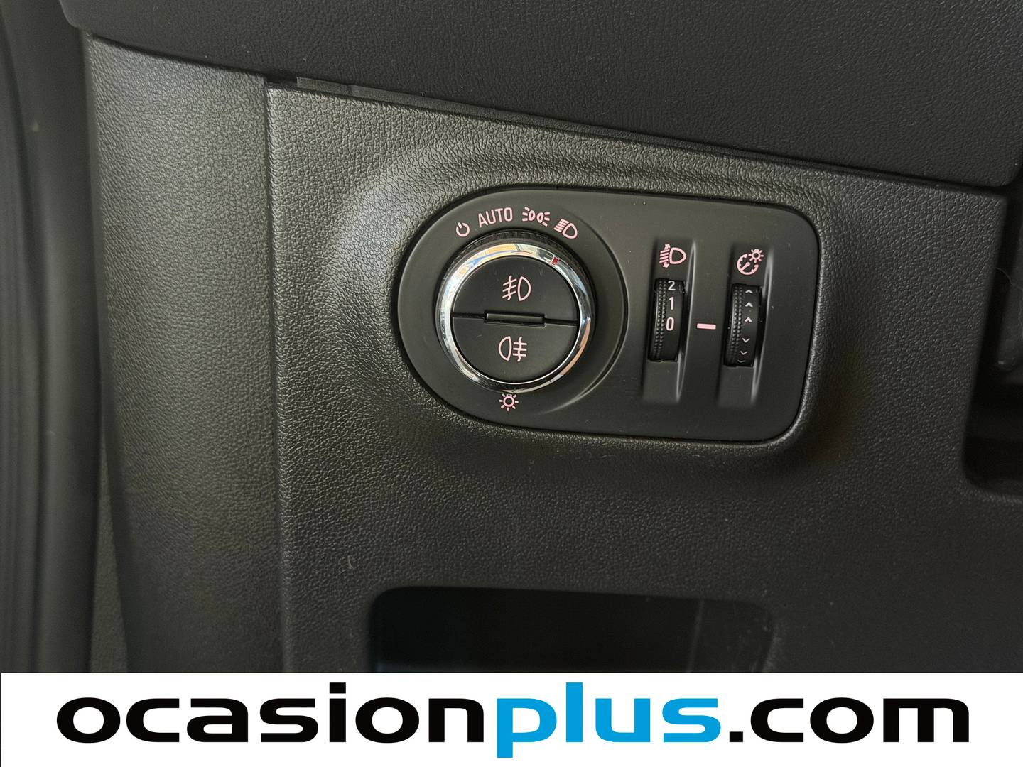 Extras y acabados del Opel Corsa Opel Corsa 1.4 Business 66 kW (90 CV)