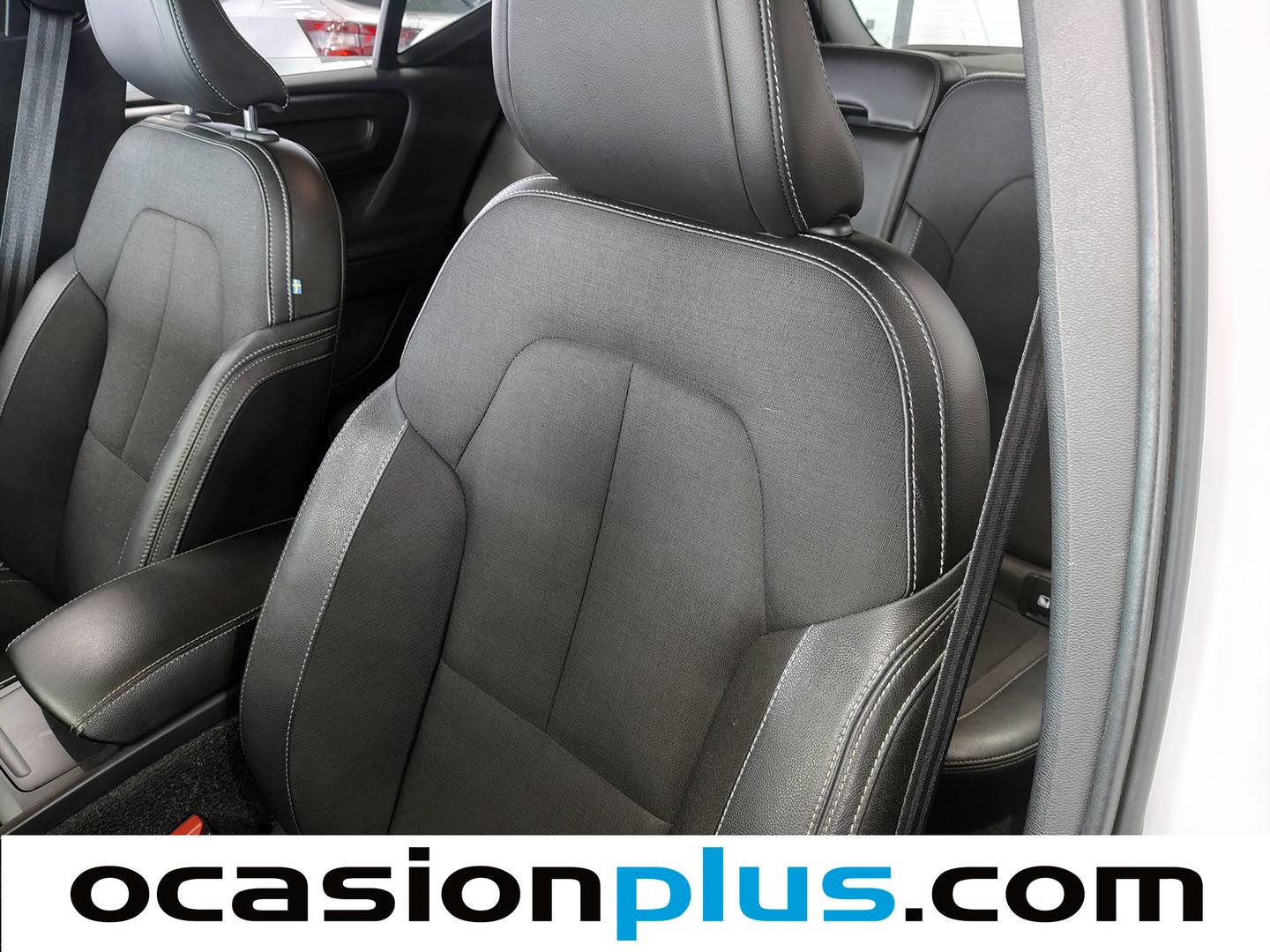Extras y acabados del Volvo XC40 Volvo XC40 T3 Business Plus Auto (163 CV)