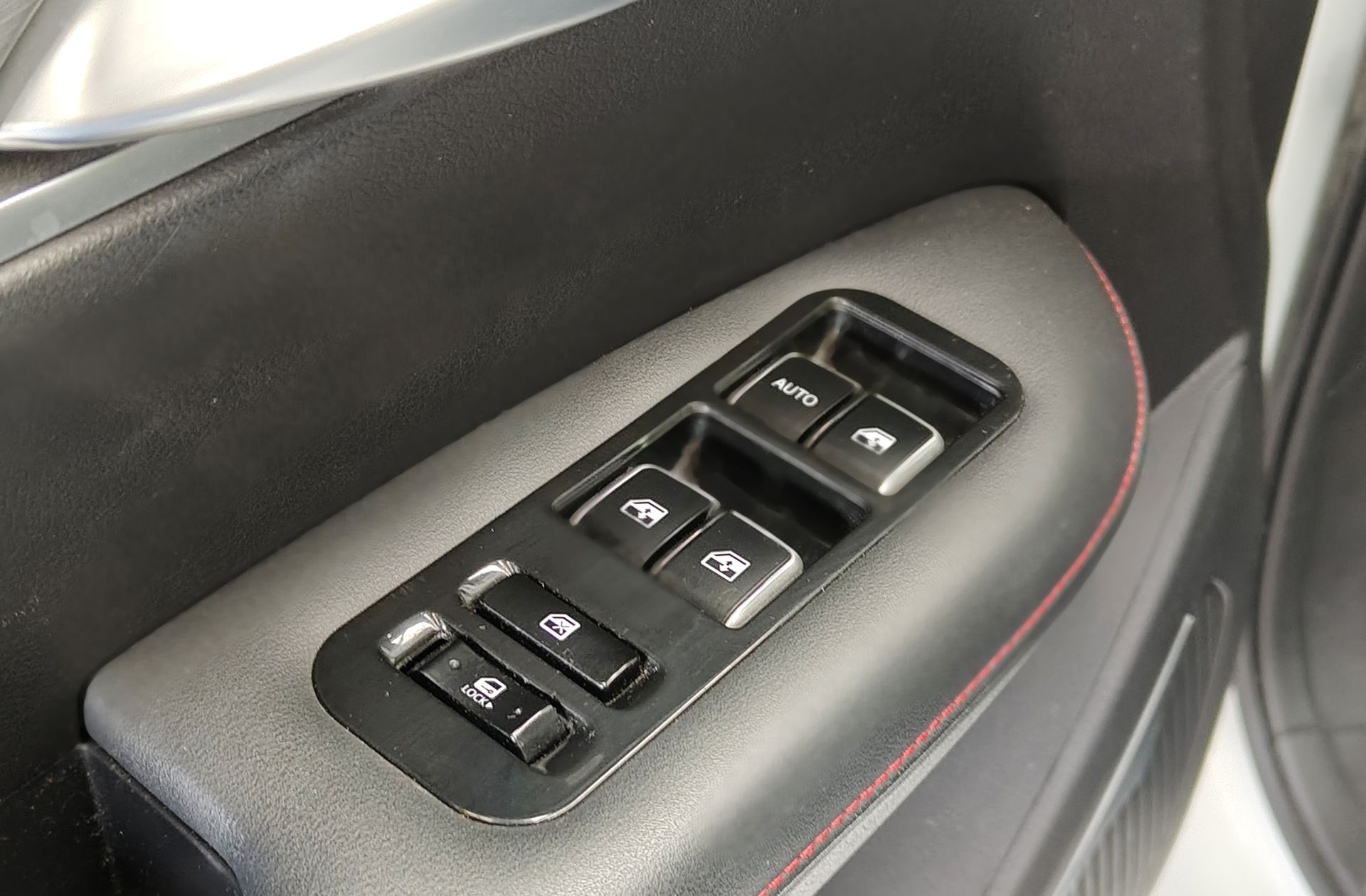 SWM G01 1.5T Luxury - foto 32