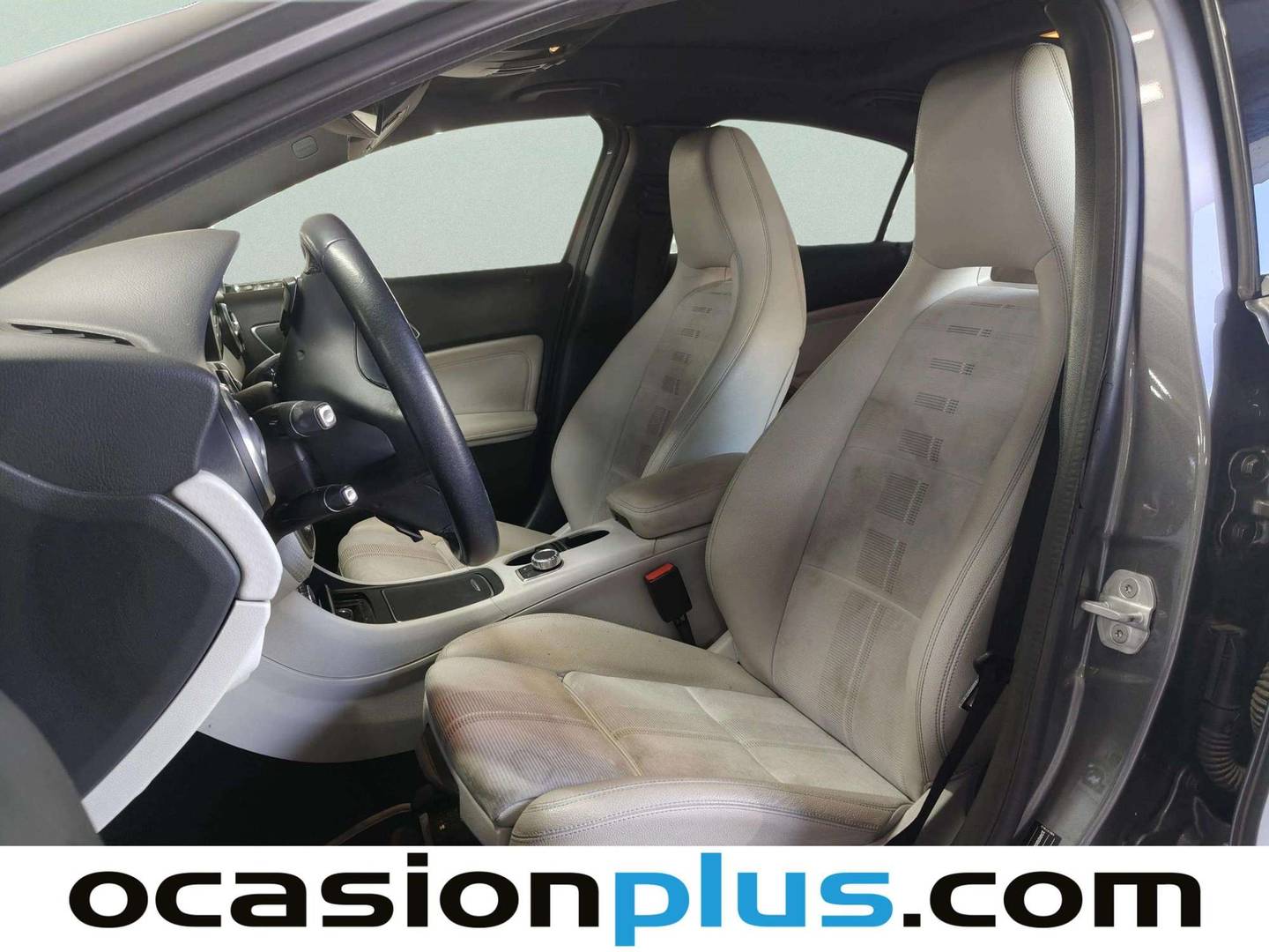 Foto asientos delanteros Mercedes Clase A Mercedes Clase A 200 d (136 CV)