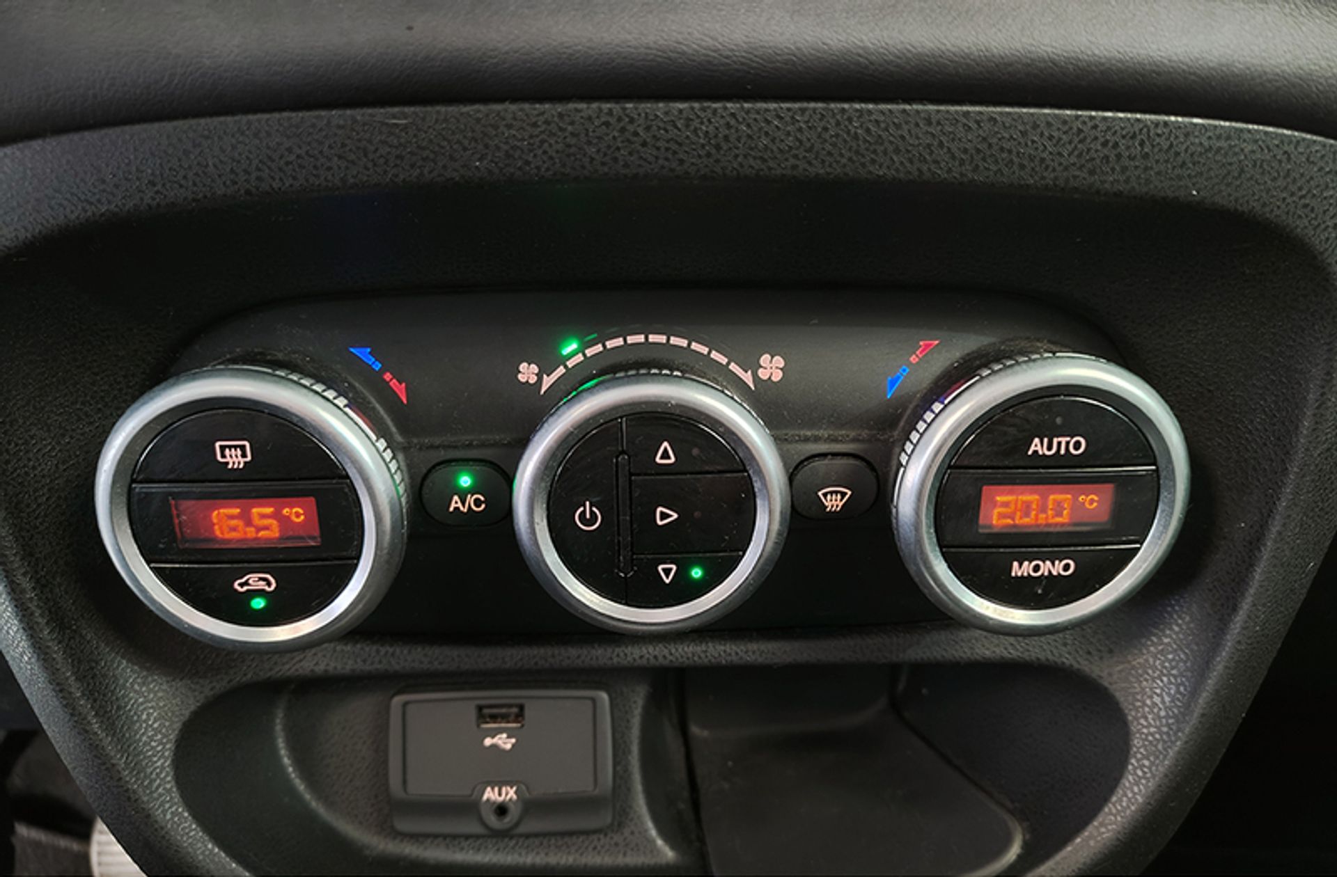 Fiat 500L 1.6 16v MultiJet II Living 7 plazas - foto 27