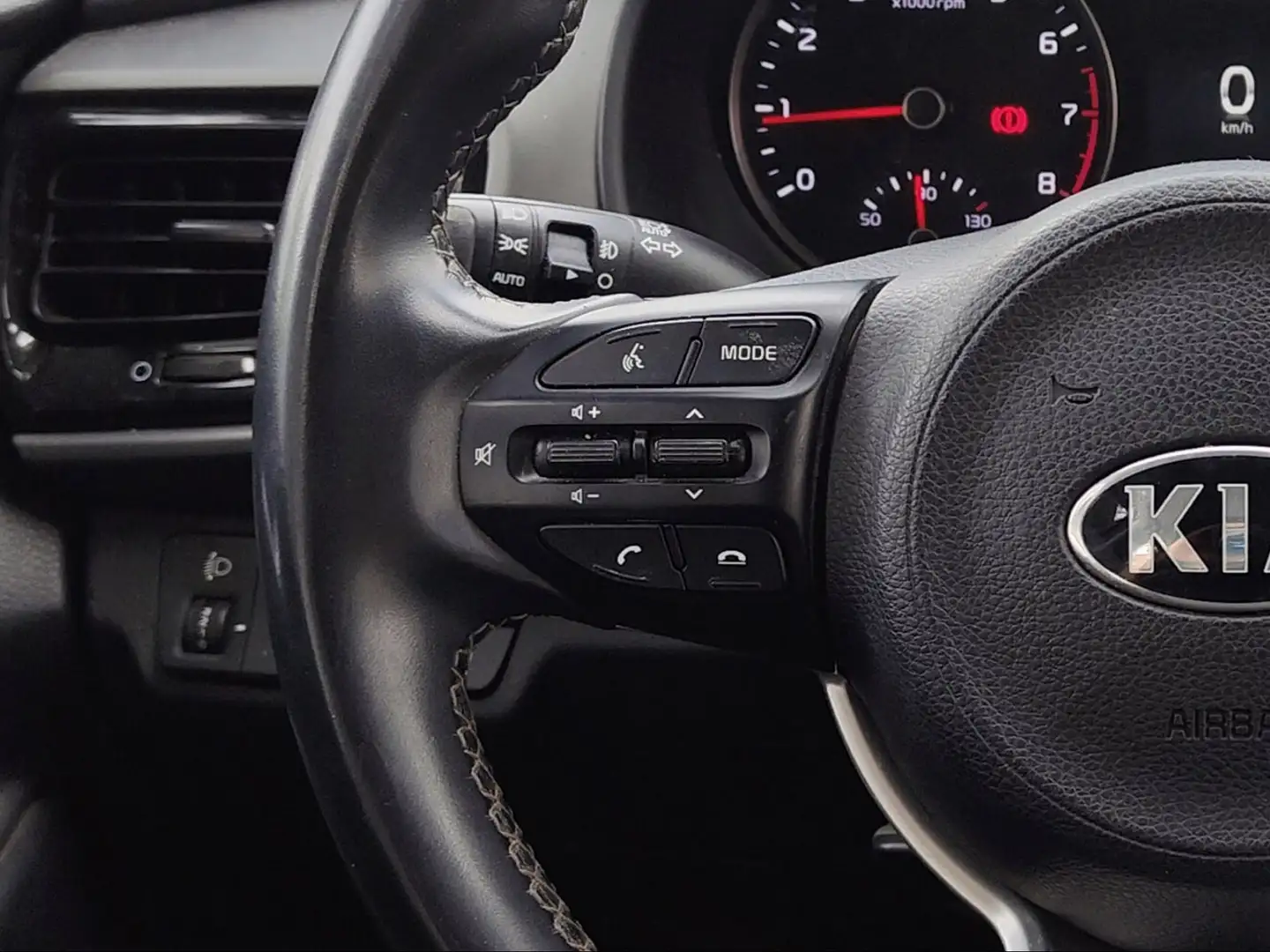 Foto KIA Stonic Kia Stonic 1.0 T-GDi MHEV Drive DCT (120 CV)