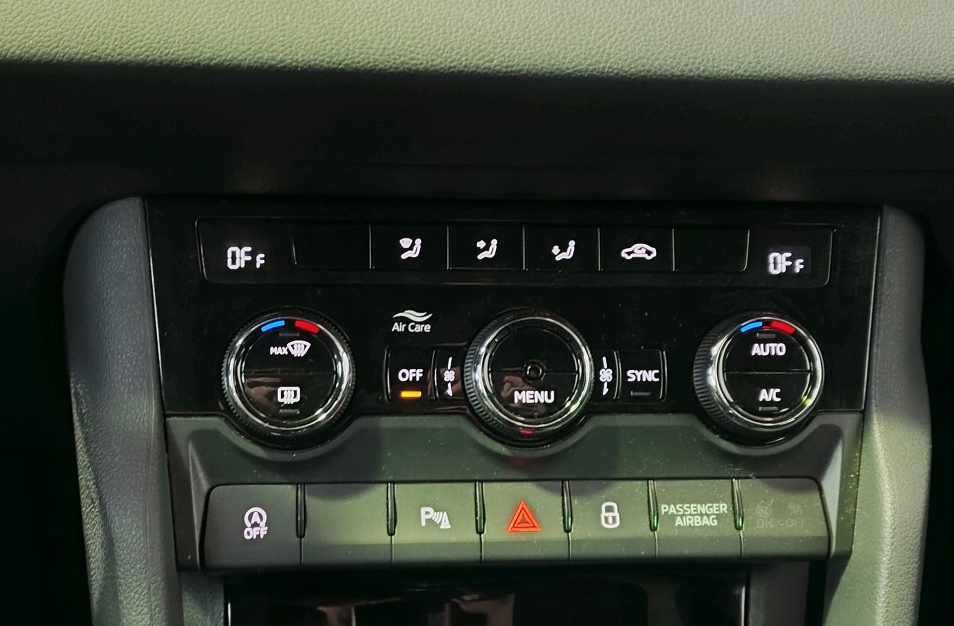 Škoda Karoq 2.0 TDI Selection - foto 27