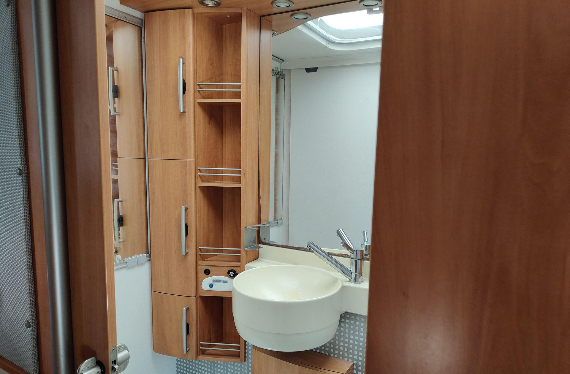 Hymer B 694 2.8D 4 plazas - foto 19