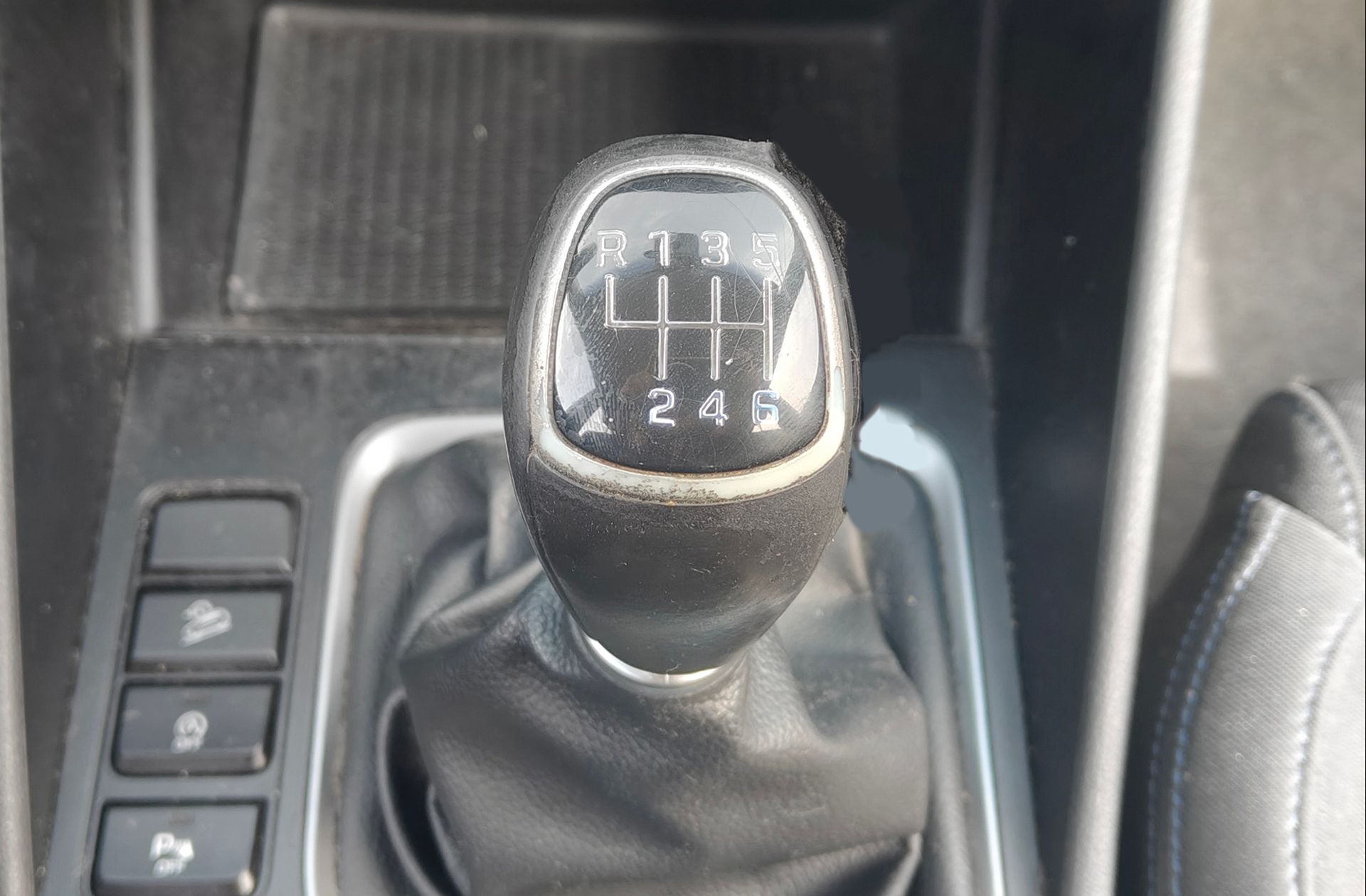 Hyundai Tucson 1.6 GDI BlueDrive Essence 4x2 - foto 5