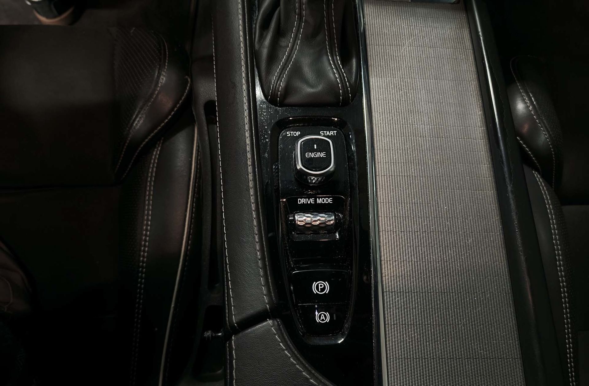 Volvo XC90 D5 R-Design AWD 7 plazas - foto 35