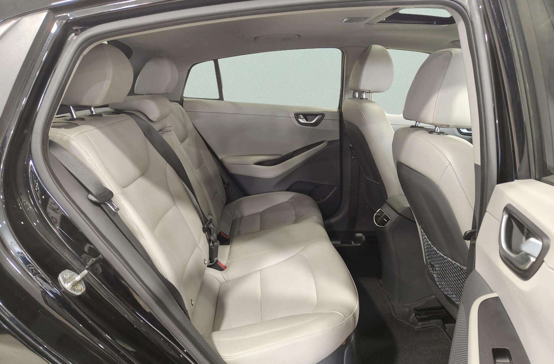 Hyundai Ioniq 1.6 GDI HEV Style DCT - foto 18