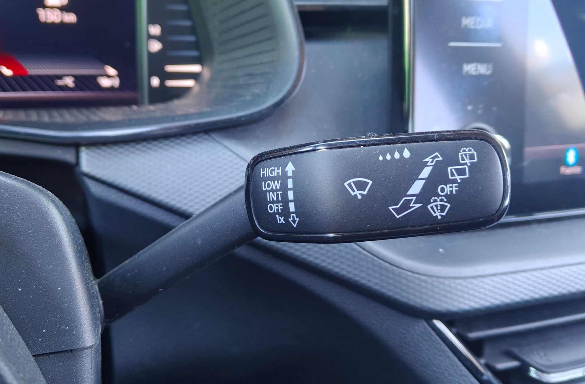 Škoda Kamiq 1.0 TSI Ambition DSG - foto 24
