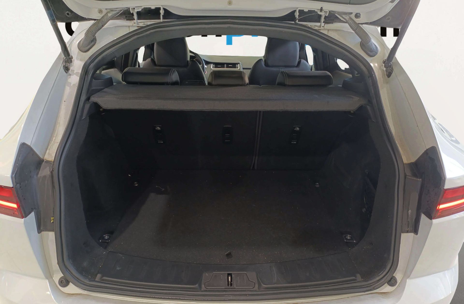 Jaguar E-Pace 2.0D R-Dynamic 4WD - foto 18