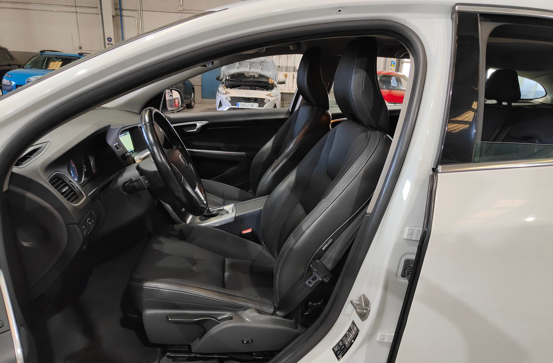Volvo V60 D3 Momentum - foto 9