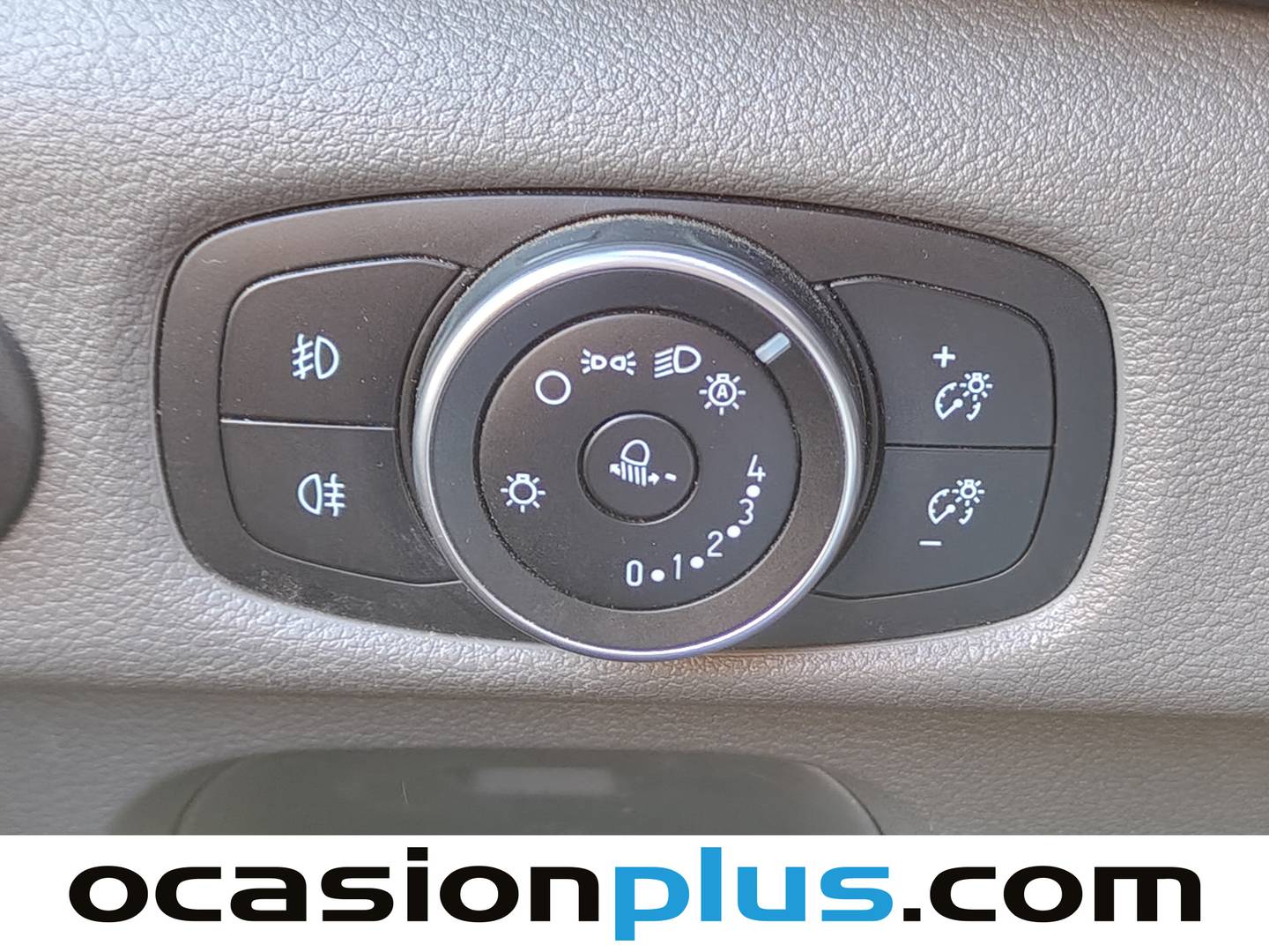 Extras y acabados del Ford Transit Ford Transit Furgon 350 L2H2 Trend Delantera (130 CV)