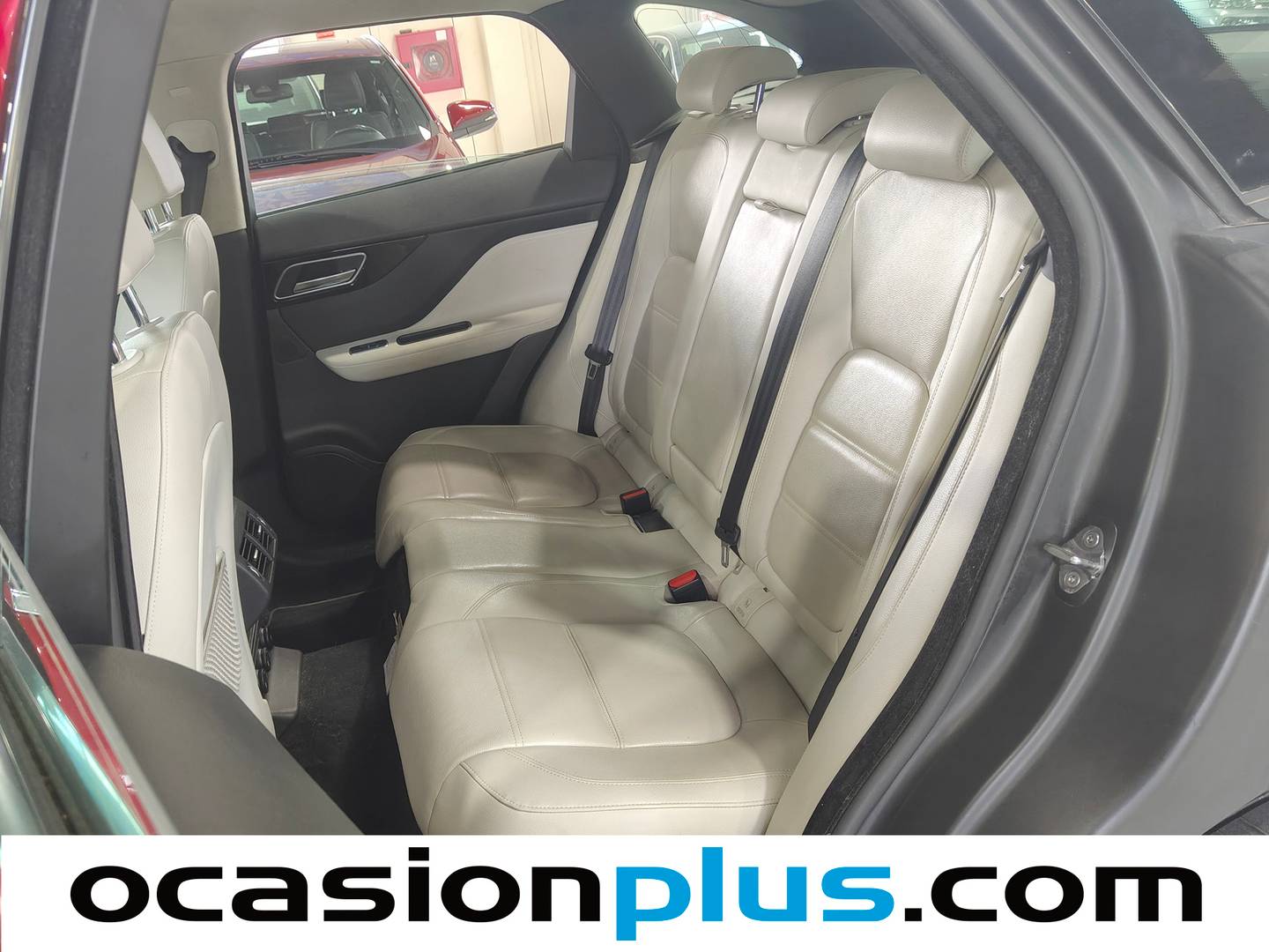 Foto asientos traseros Jaguar F-Pace Jaguar F-PACE 2.0T i4 Prestige AWD Auto (250 CV)