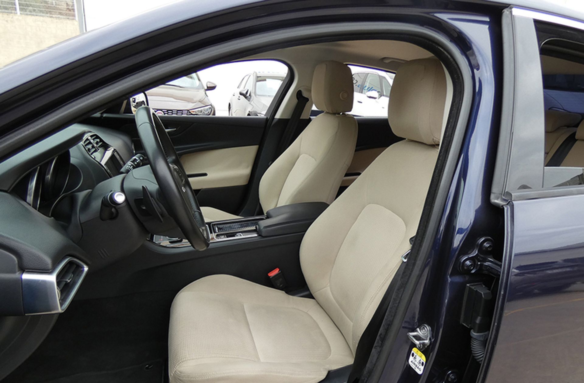 Jaguar XE 2.0 Diesel Pure RWD - foto 11