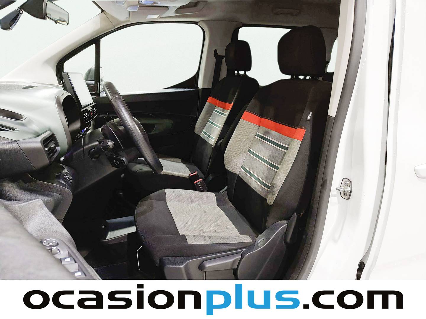 Foto asientos delanteros Citroën Berlingo Citroën Berlingo BlueHDi 100 S&S Talla M Shine Pack XTR (102 CV)