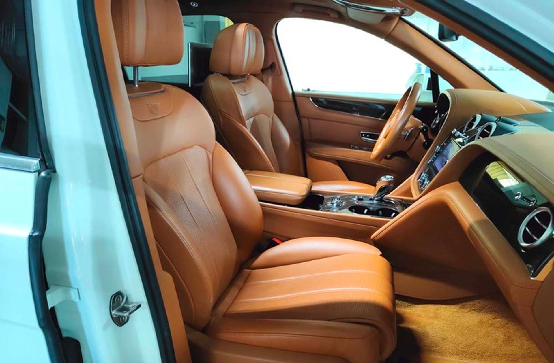 Bentley Bentayga 3.0 Hybrid 4WD - foto 38