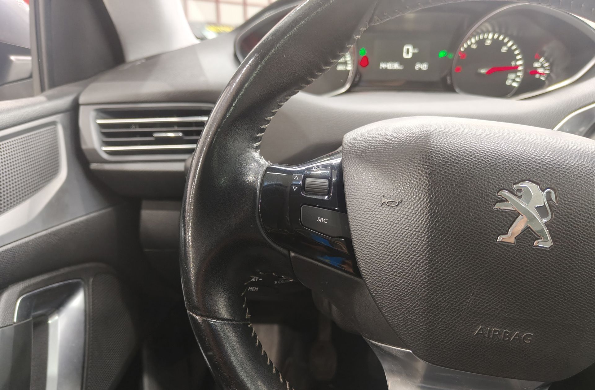 Peugeot 308 SW BlueHDi 120 Allure - foto 26