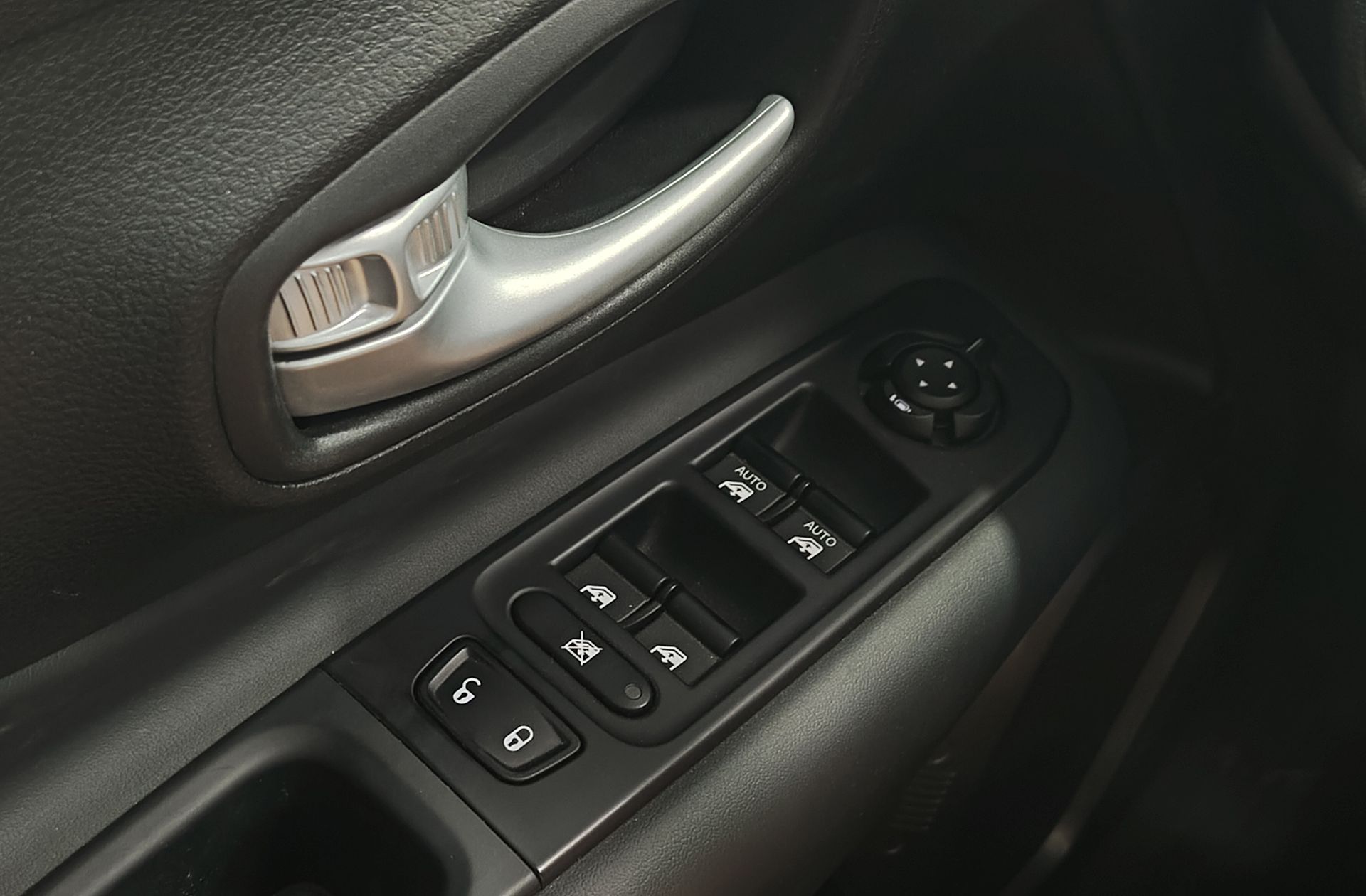 Jeep Renegade eHybrid 1.5 Limited ATX - foto 33