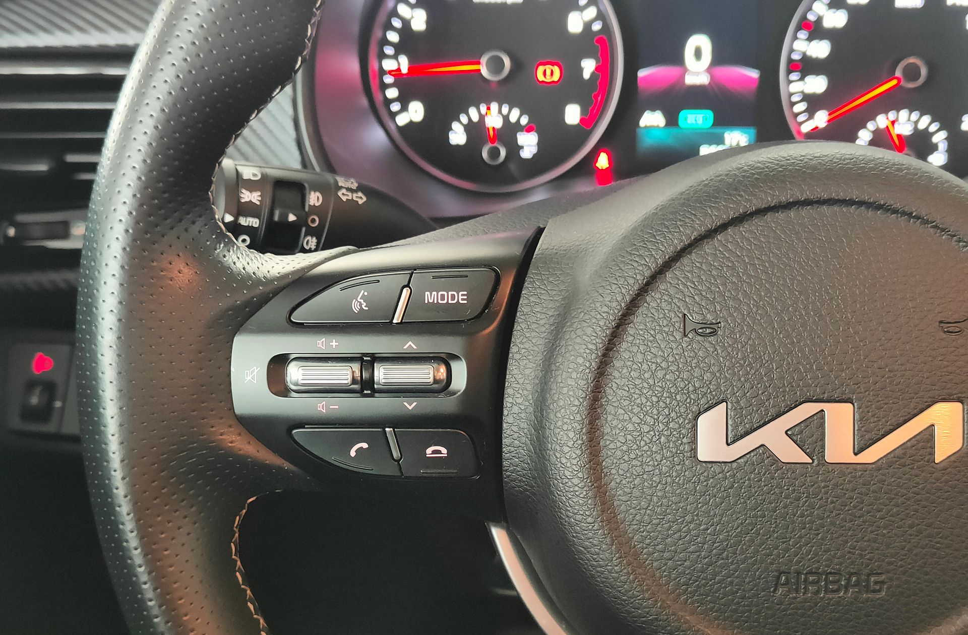 Kia Stonic 1.0 T-GDi MHEV iMT GT Line - foto 27