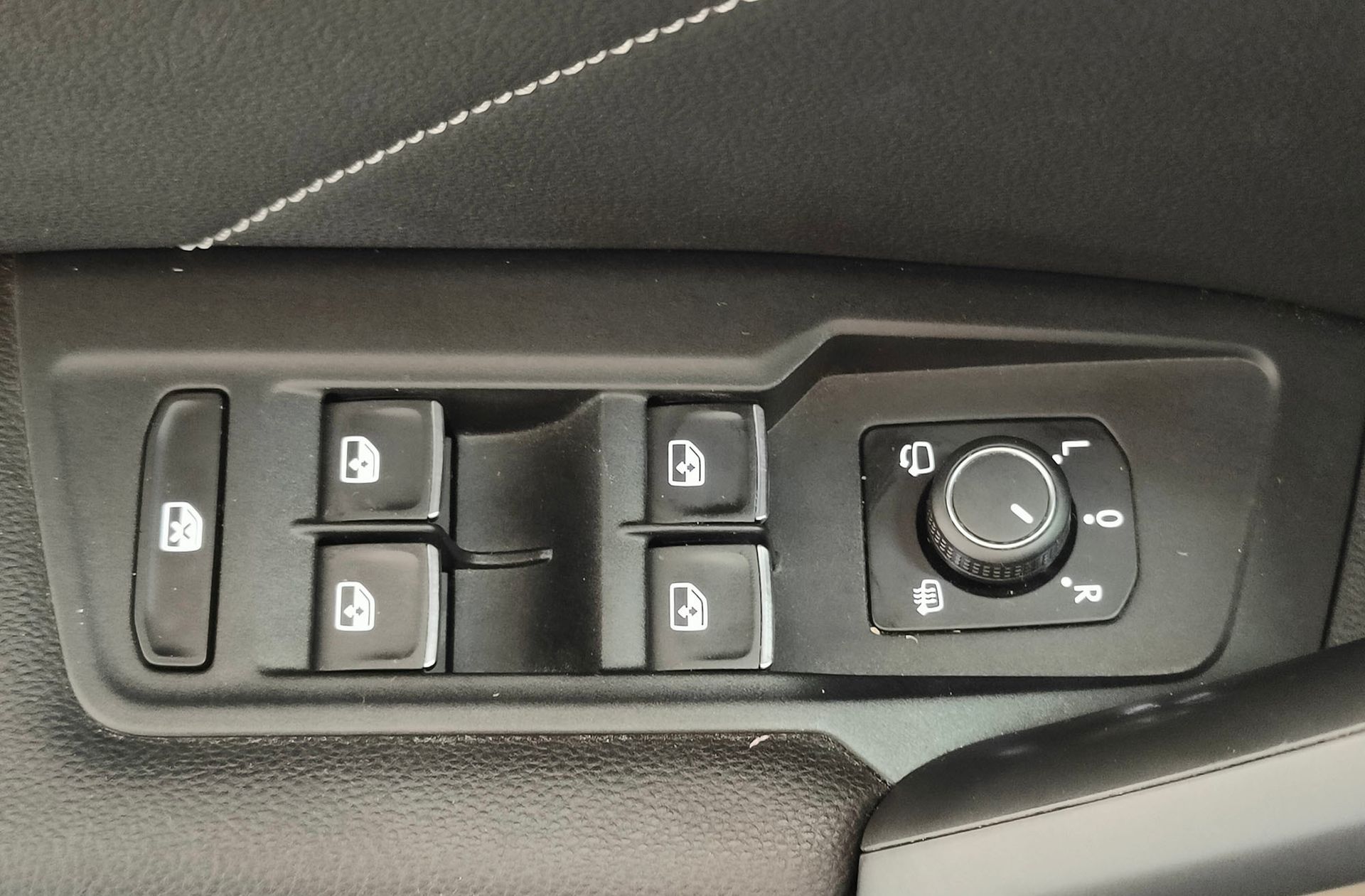 Volkswagen Tiguan R-Line 2.0 TDI 4Motion DSG - foto 40