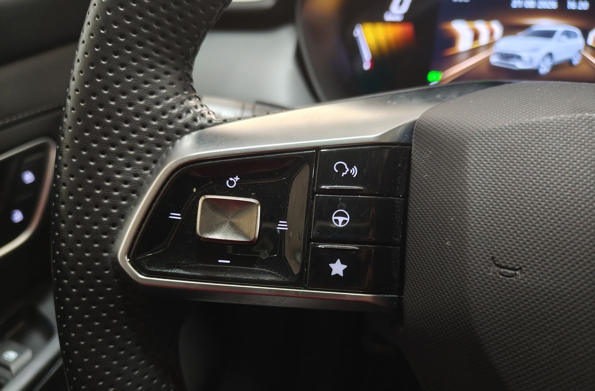 MG ZS 1.5 Hybrid+ Luxury - foto 25