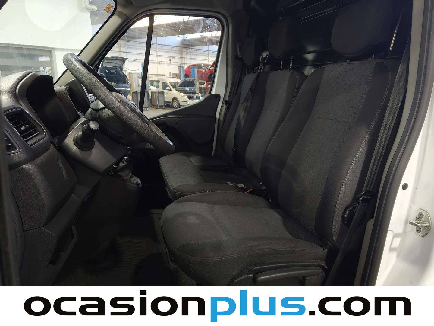Foto asientos delanteros Nissan Interstar Nissan Interstar Furgon 2.3 dCi L2H2 3,5T FWD GO (135 CV)