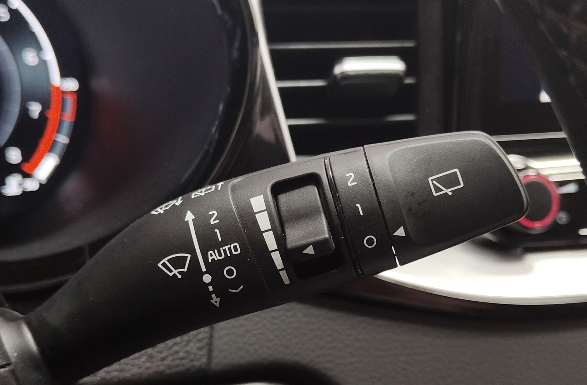 Kia XCeed 1.5 MHEV iMT Emotion - foto 31