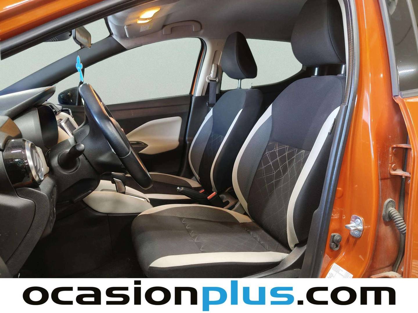 Foto asientos delanteros Nissan Micra Nissan Micra IG-T N-Design Black CVT (92 CV)