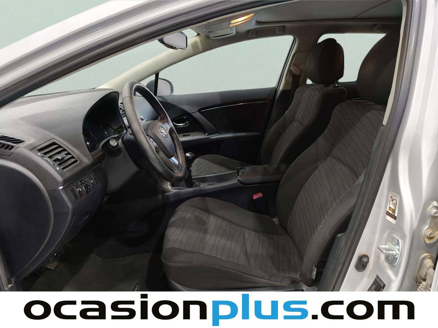 Foto asientos delanteros Toyota Avensis Toyota Avensis 2.0 D-4D Cross Sport Advance (126 CV)