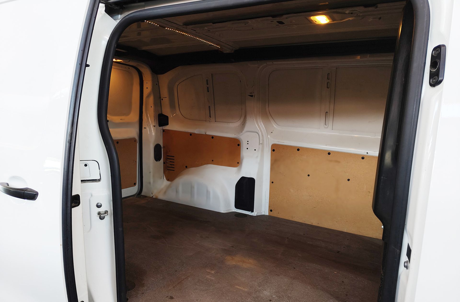 Peugeot Expert Furgon BlueHDi 115 Pro Standard - foto 10