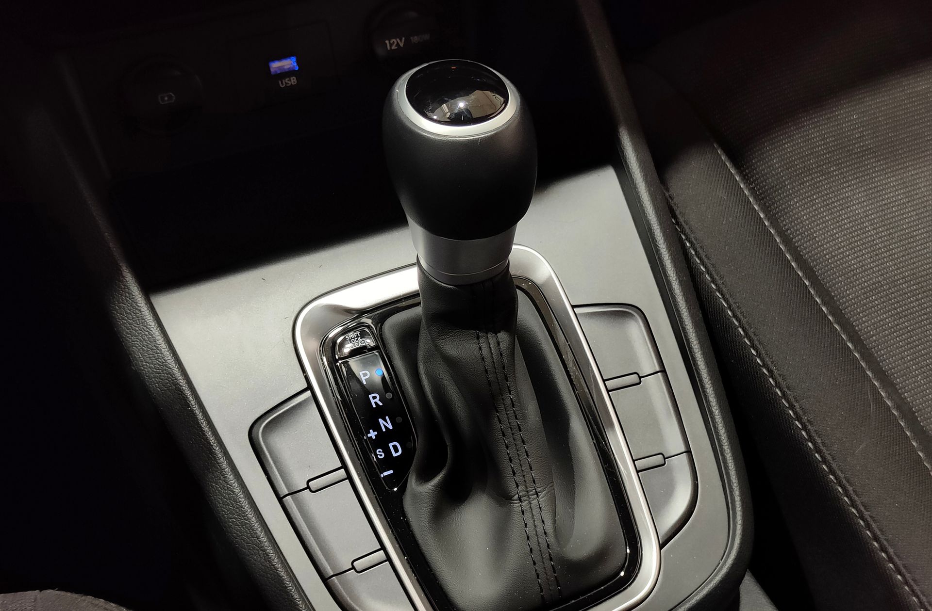 Hyundai Kona 1.6 GDI HEV Maxx DCT - foto 5