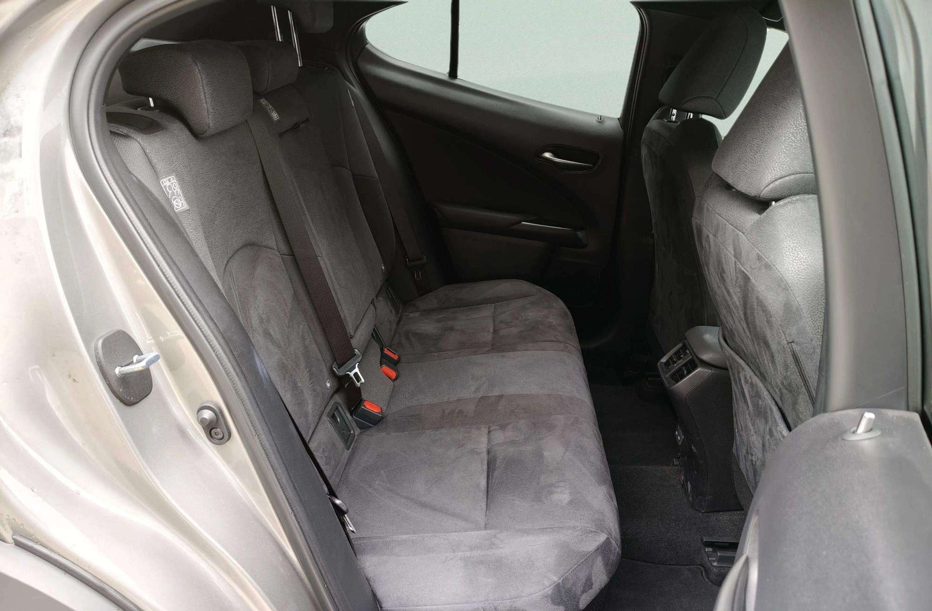 Lexus UX 250h Premium - foto 20