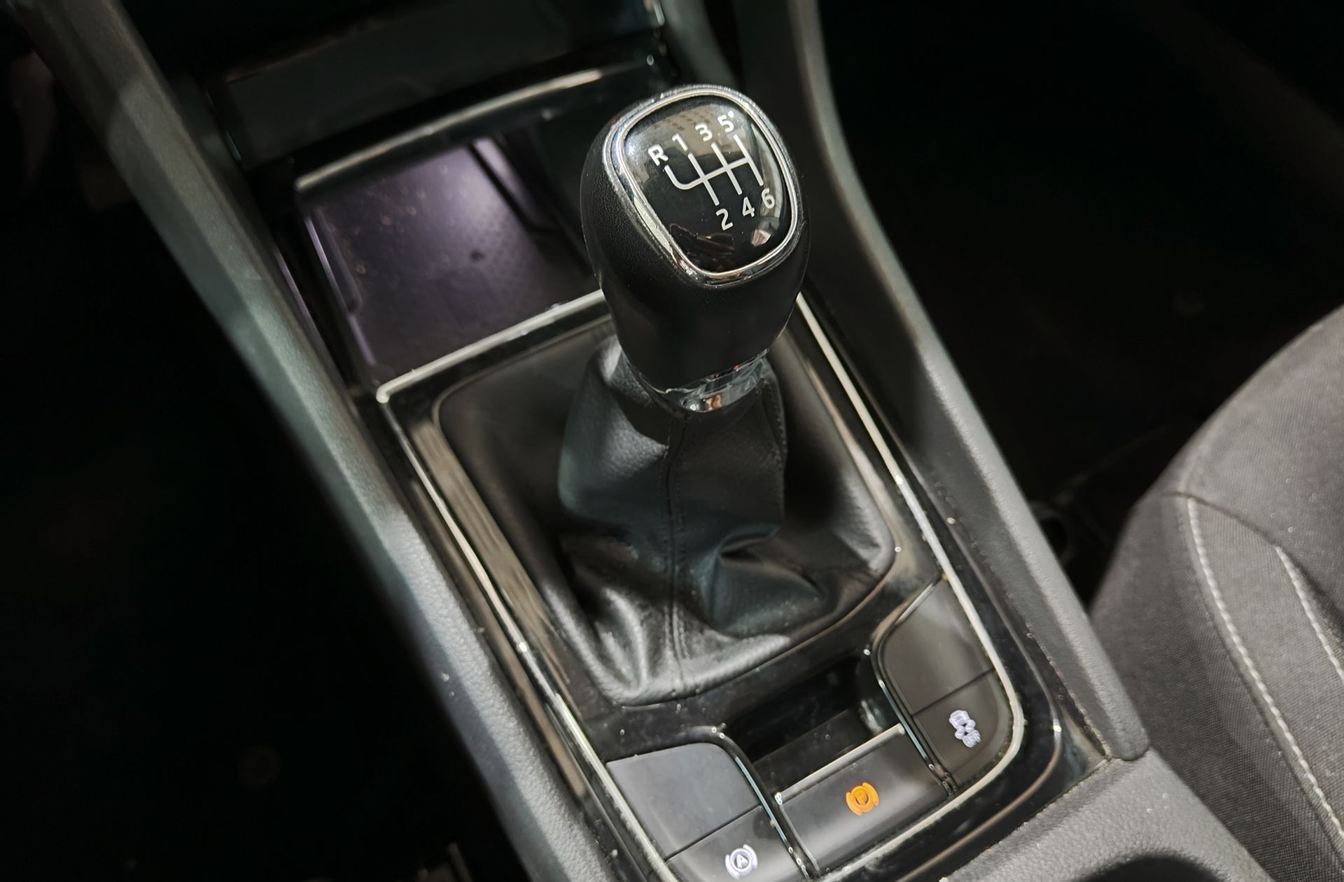 Škoda Karoq 2.0 TDI Ambition - foto 5
