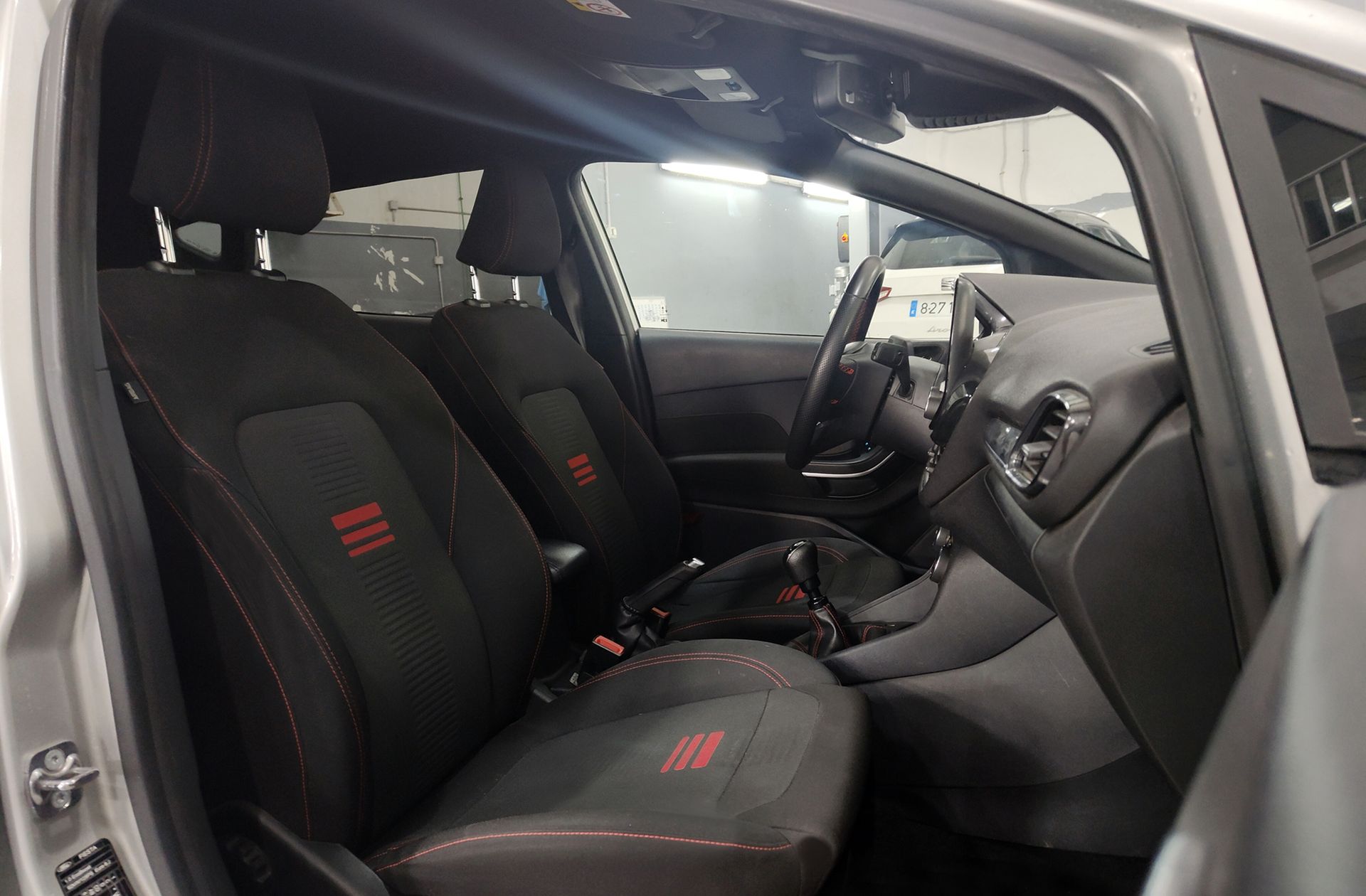 Ford Fiesta 1.0 EcoBoost MHEV ST-Line - foto 19