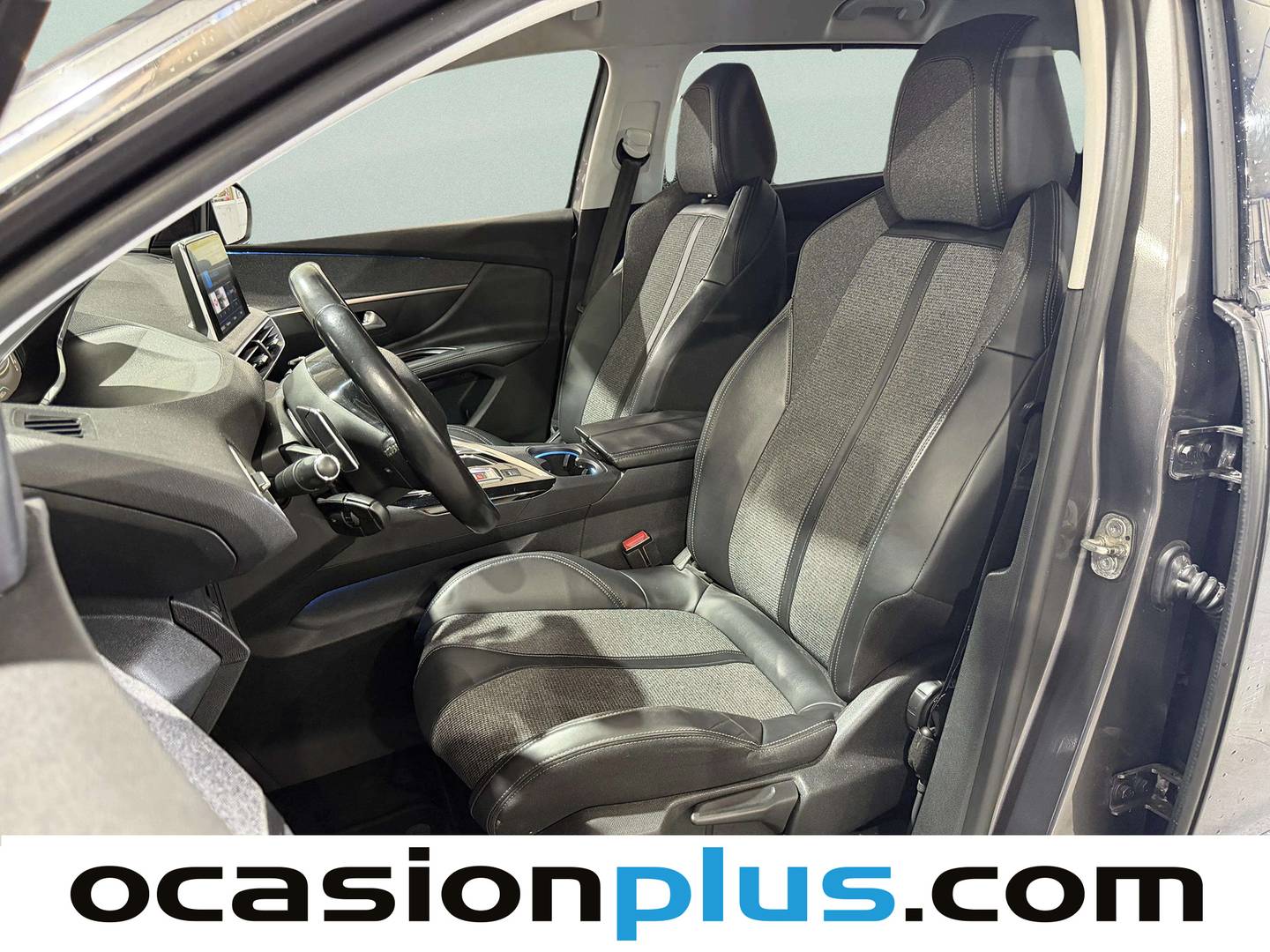 Foto asientos delanteros Peugeot 5008 Peugeot 5008 PureTech 130 S&S Allure  EAT6 (130 CV) 7 plazas
