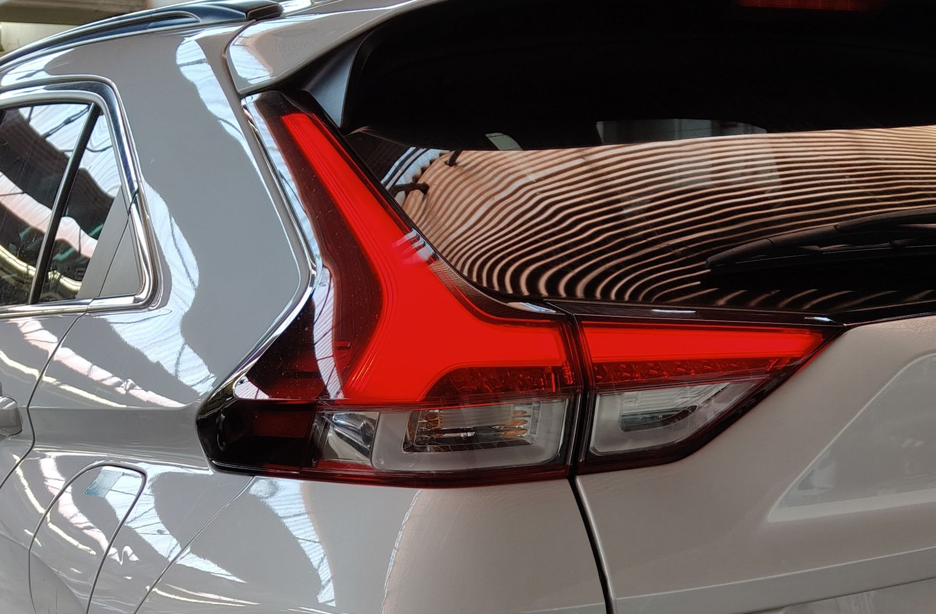 Mitsubishi Eclipse Cross 2.4 PHEV Kaiteki 4WD - foto 20