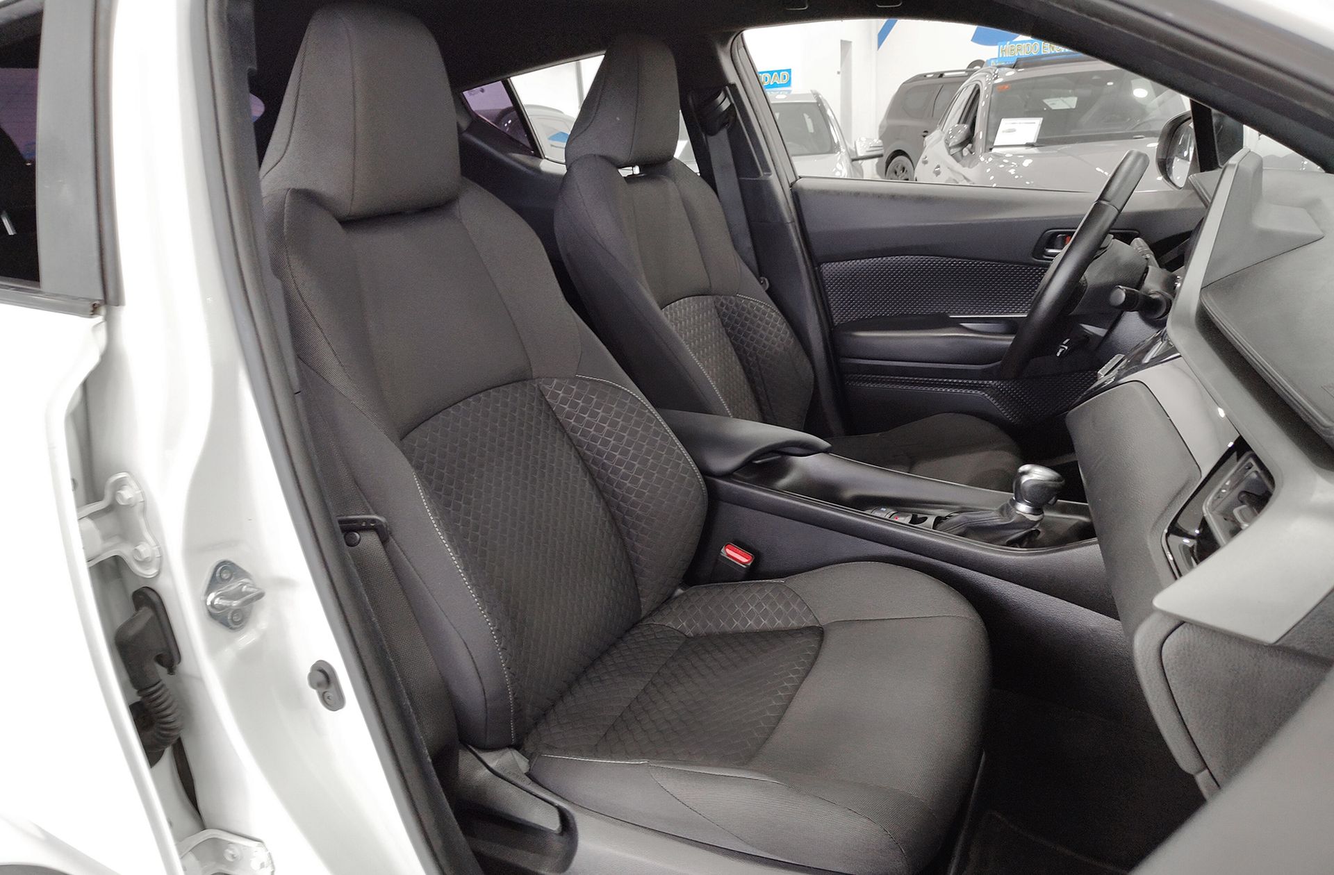 Toyota C-HR 1.8 125H Active - foto 18