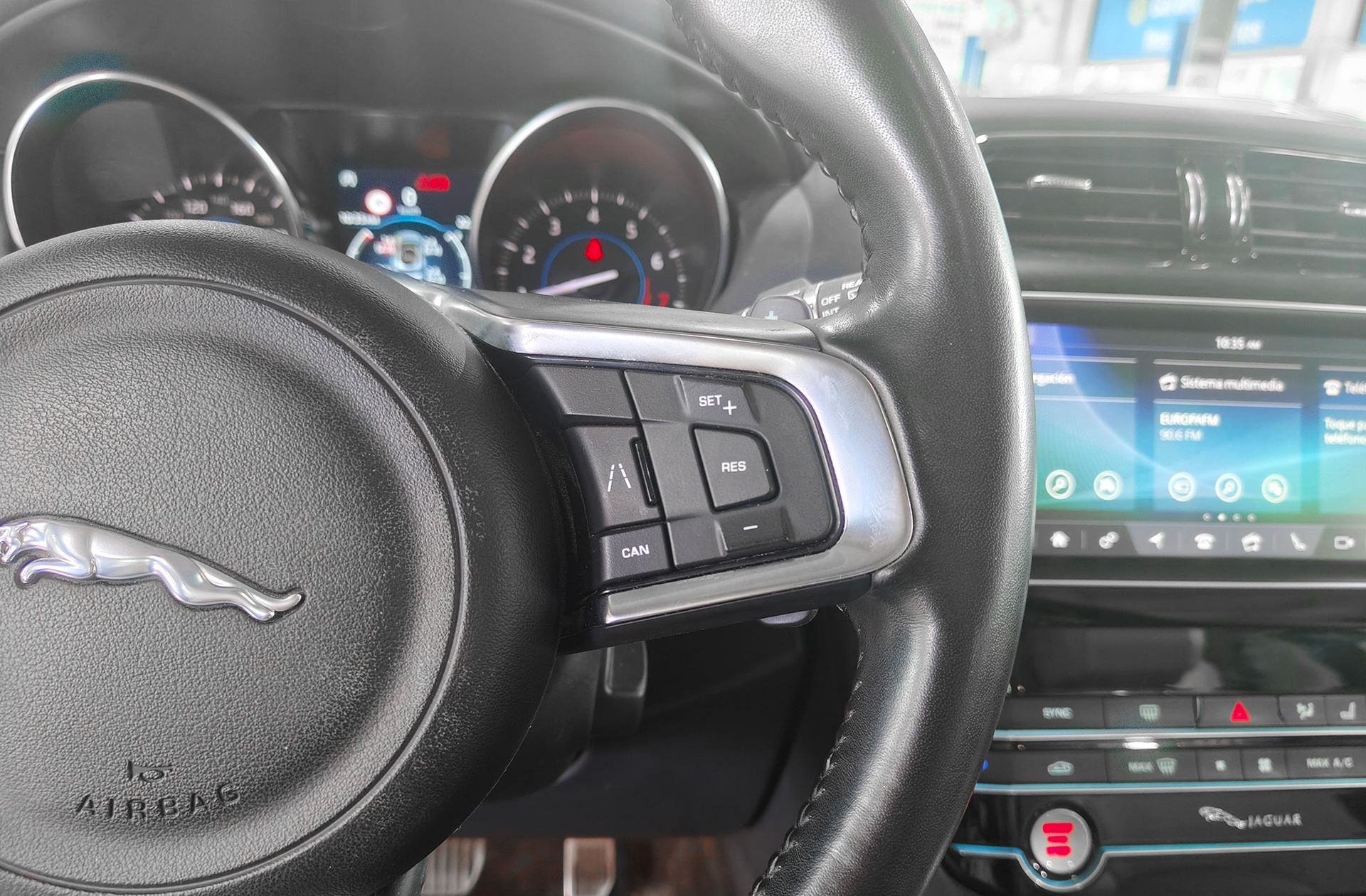 Jaguar F-Pace 2.0T i4 Prestige AWD - foto 28