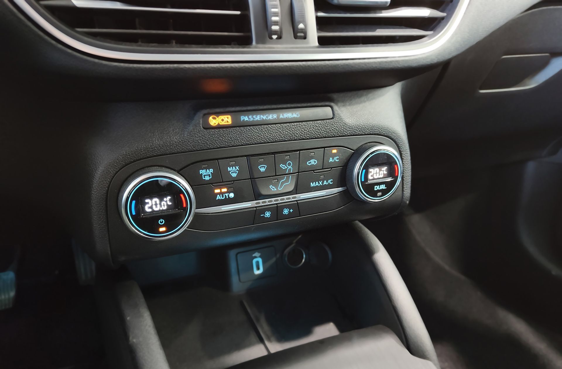 Ford Focus Sportbreak 2.0 EcoBlue Titanium - foto 32