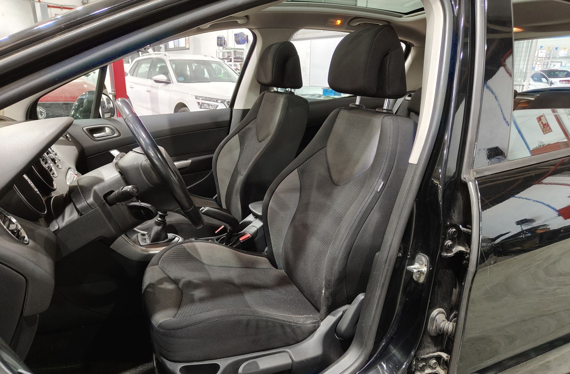 Peugeot 308 1.6 HDi FAP Premium - foto 10