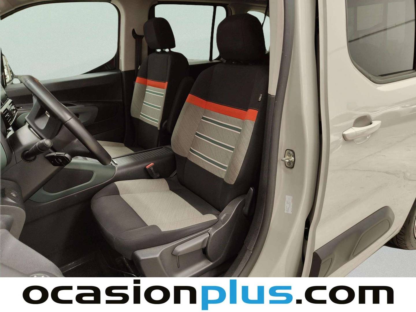 Foto asientos delanteros Citroën Berlingo Citroën Berlingo PureTech 110 Talla M Shine (110 CV) GLP