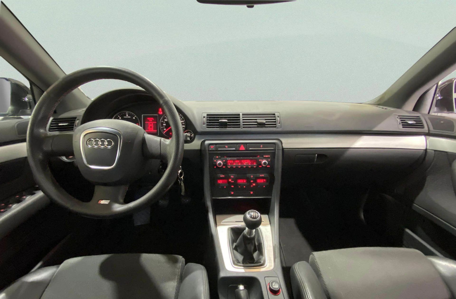 Audi A4 2.0 TDI - foto 6