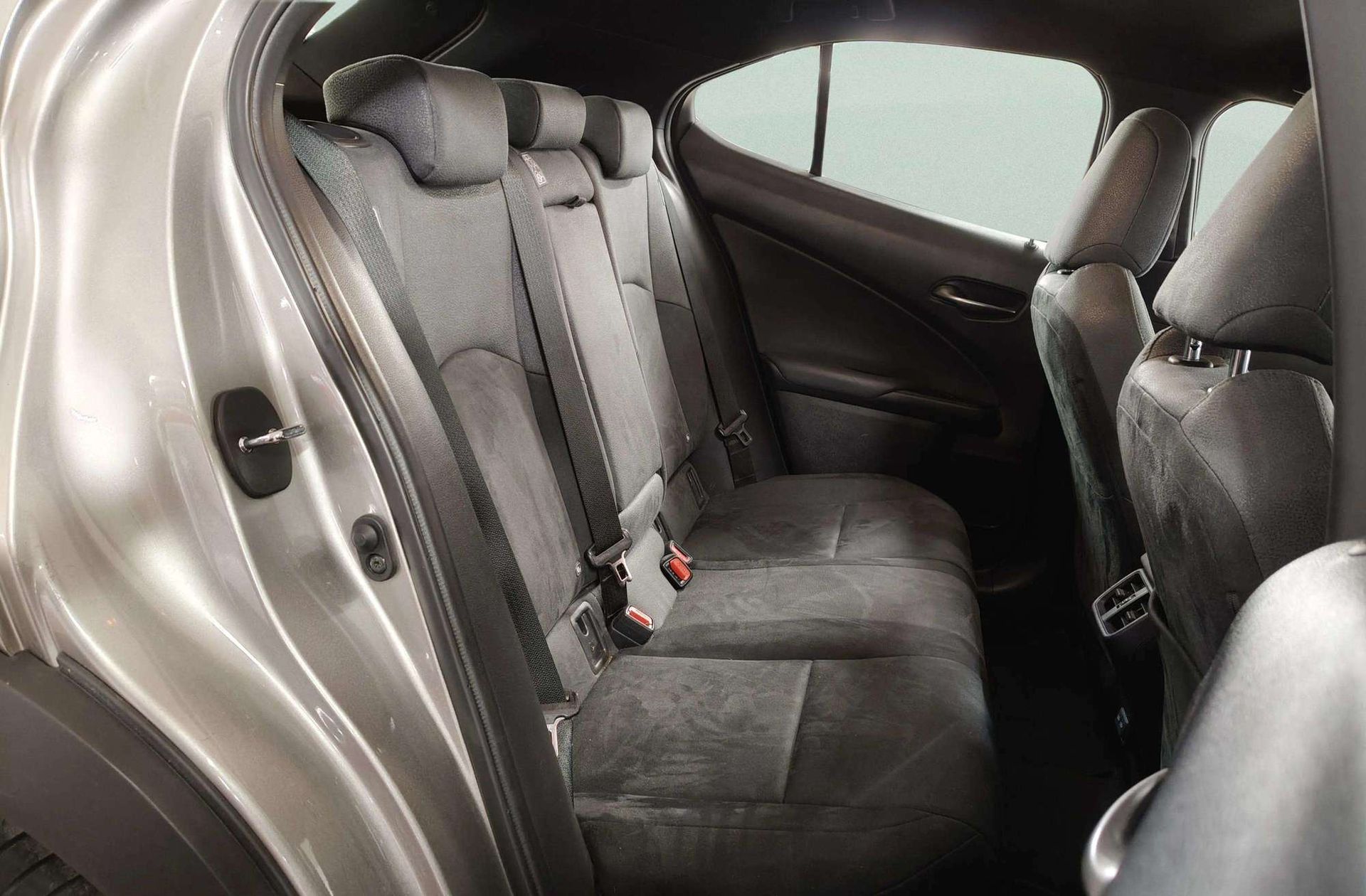 Lexus UX 250h Business 2WD - foto 16