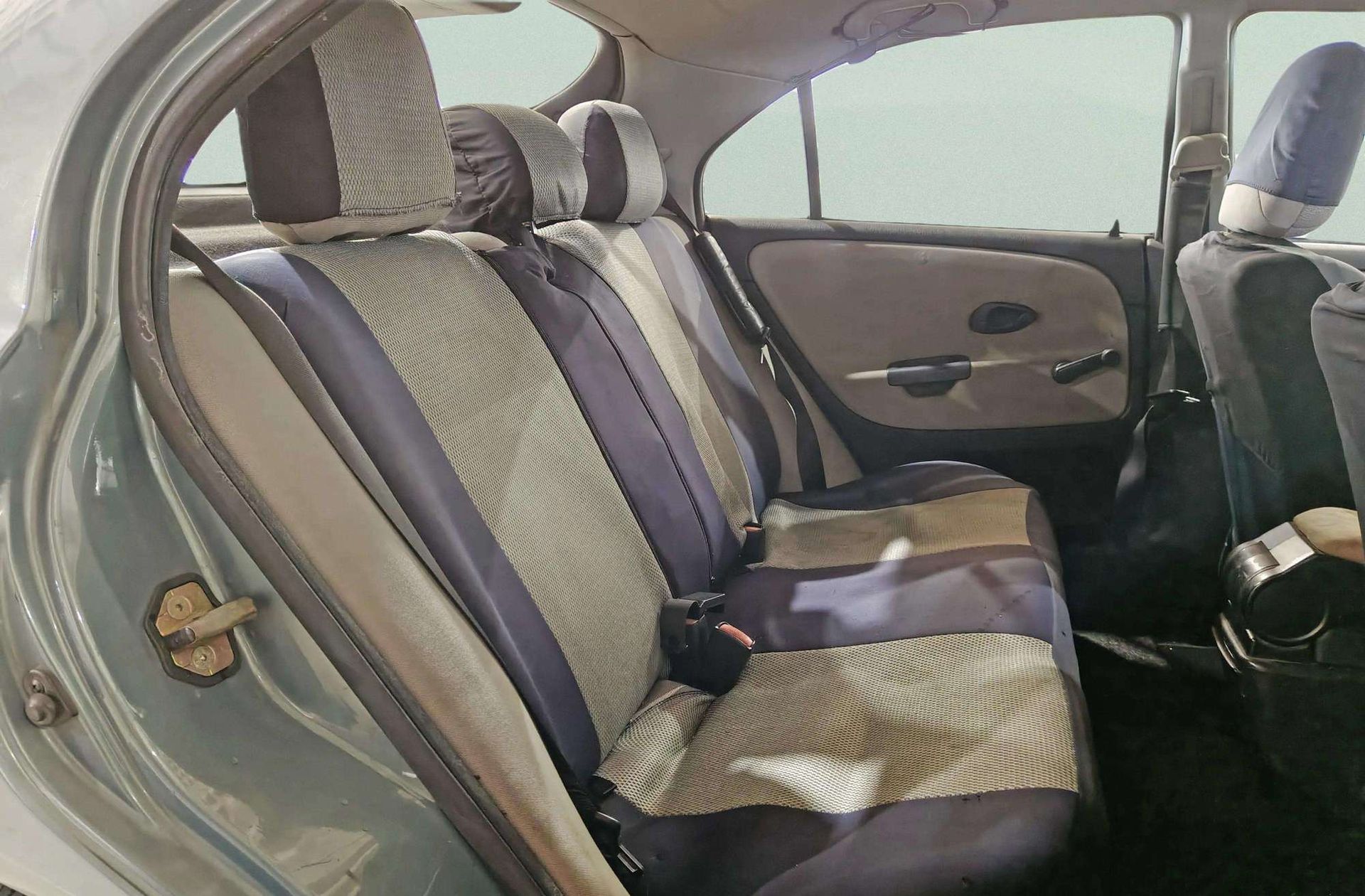 Mitsubishi Carisma 1.9 DI-D Comfort - foto 12