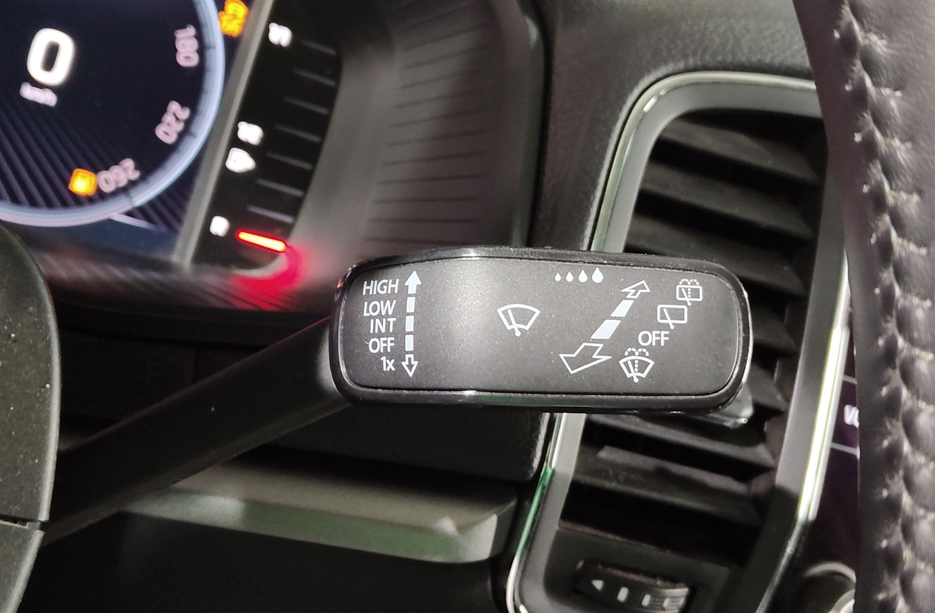 Škoda Karoq 2.0 TDI Ambition 4x4 DSG - foto 28