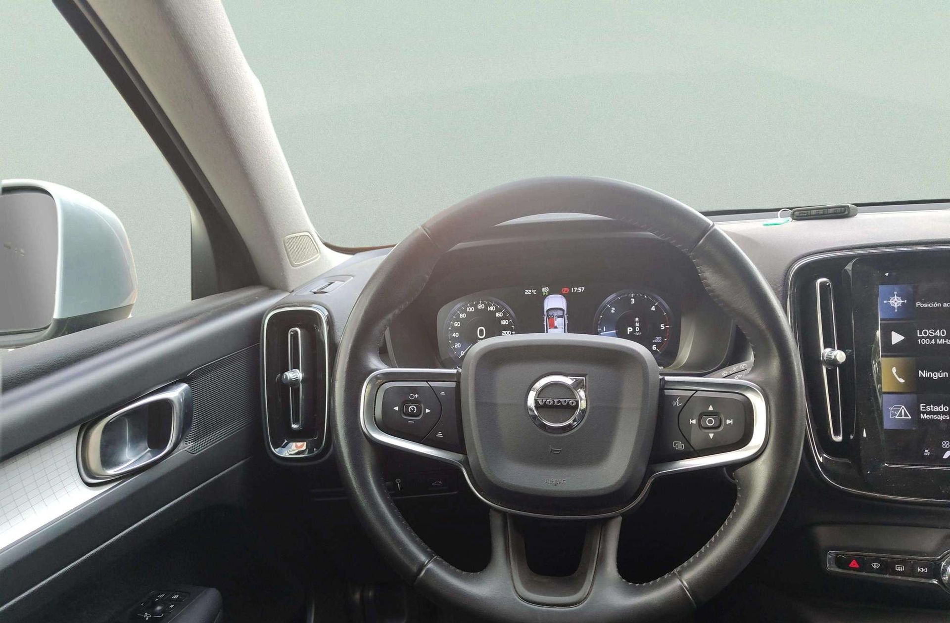 Volvo XC40 D4 Business Plus AWD - foto 23