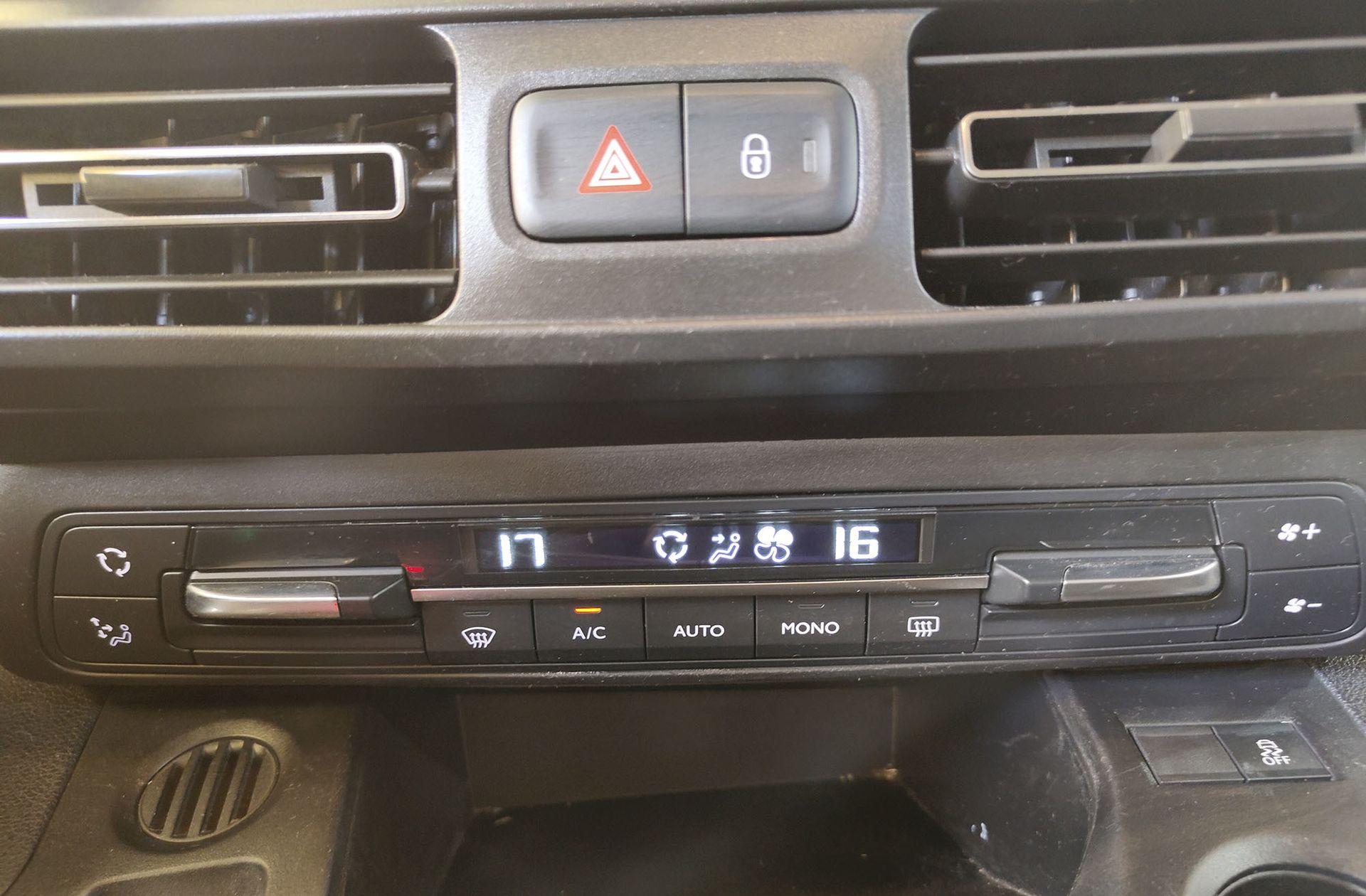Peugeot Rifter BlueHDi 130 Allure Standard - foto 27