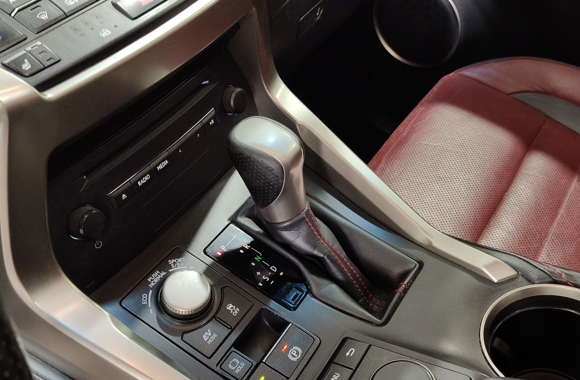 Lexus NX 300h F Sport 4WD Navibox - foto 5