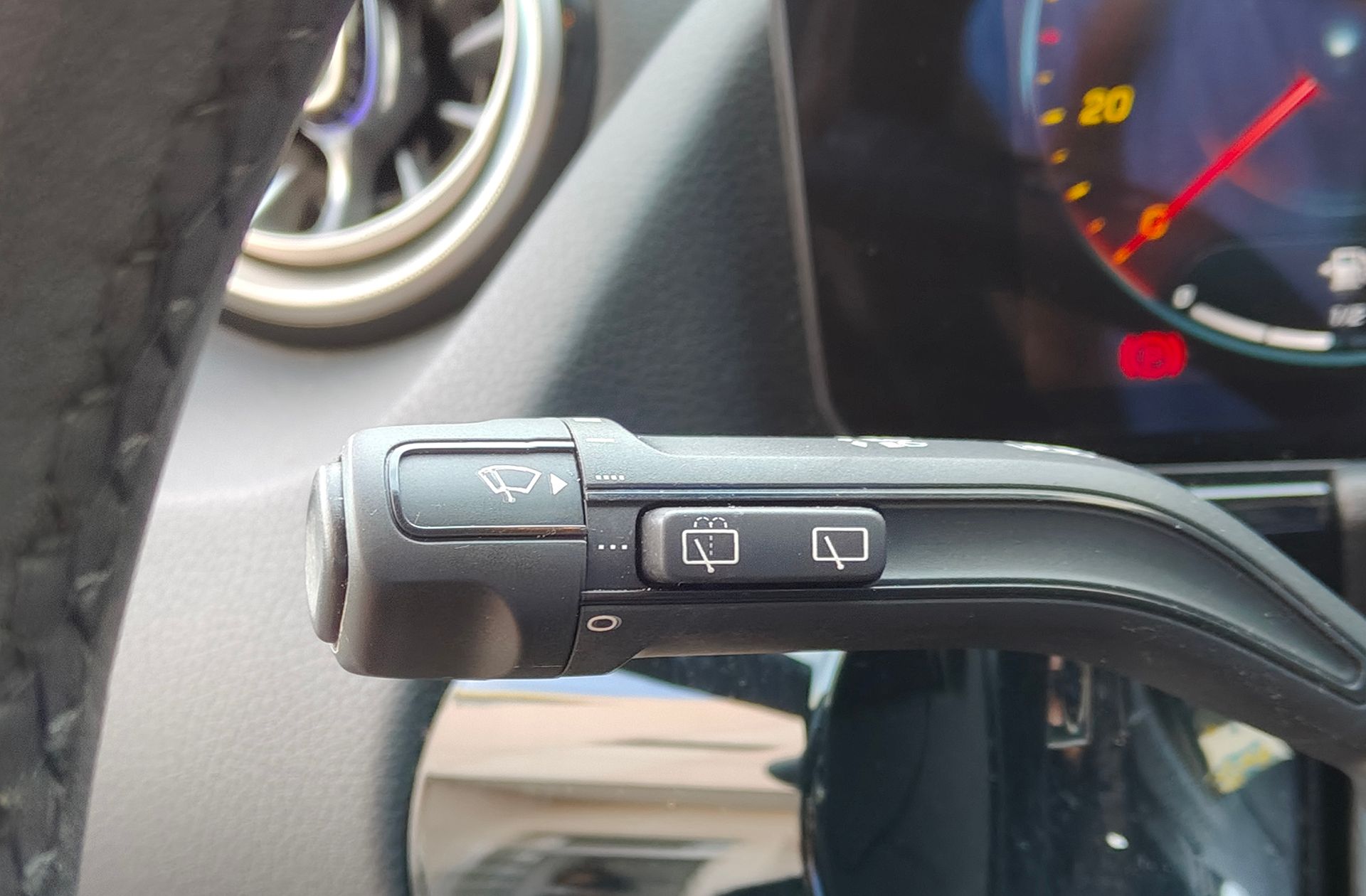 Mercedes-Benz GLA 180 - foto 30