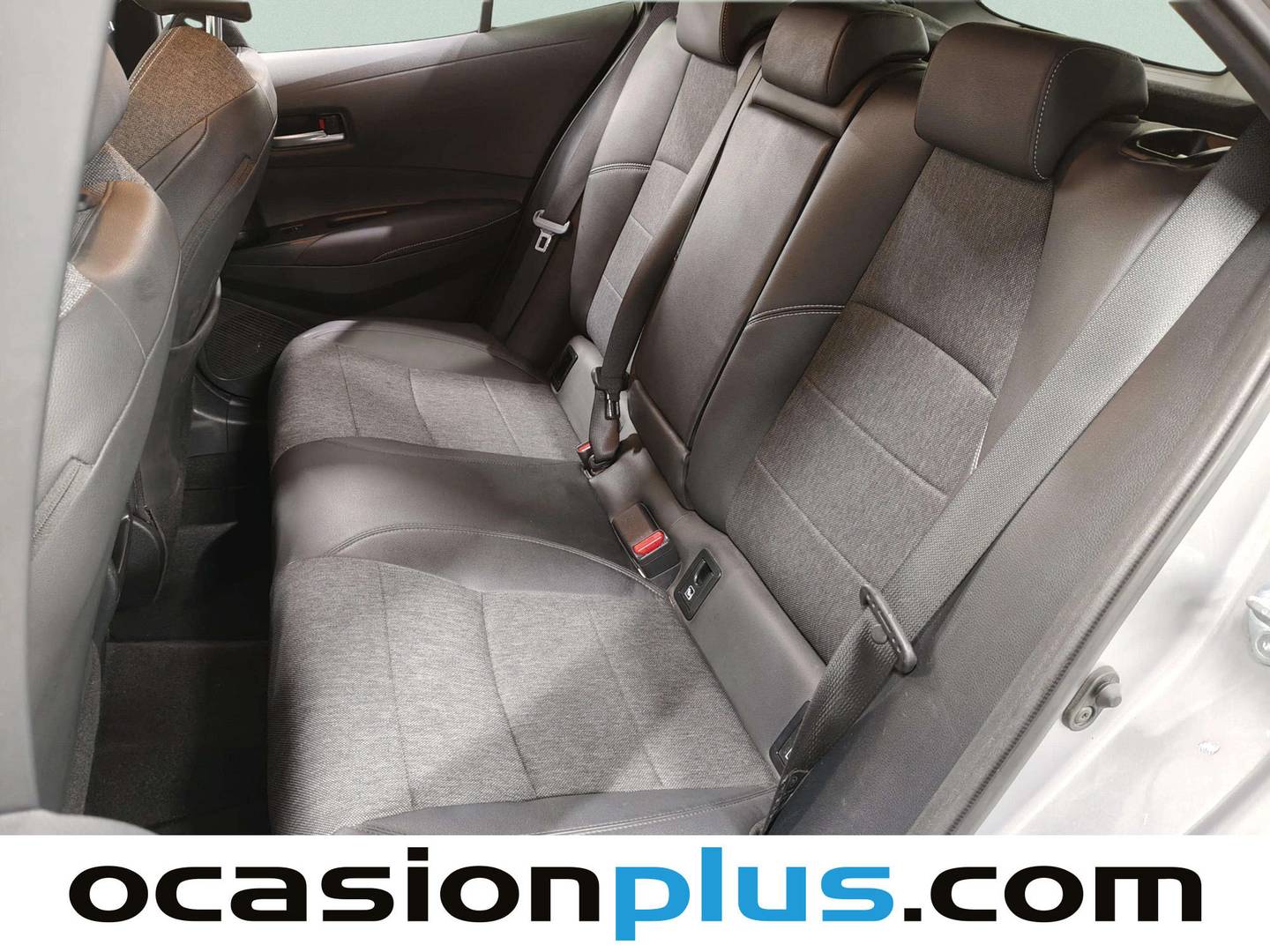 Foto asientos traseros Toyota Corolla Toyota Corolla 1.8 125H Style E-CVT (122 CV)
